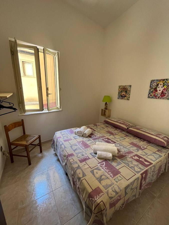 Al Cortile Di Maqueda Apartment ปาแลร์โม ภายนอก รูปภาพ