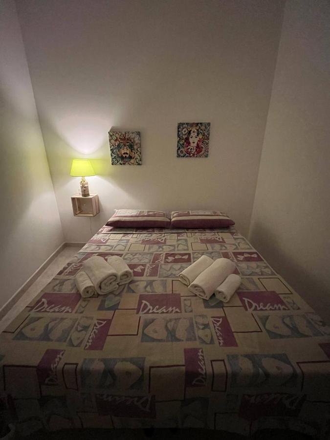 Al Cortile Di Maqueda Apartment ปาแลร์โม ภายนอก รูปภาพ
