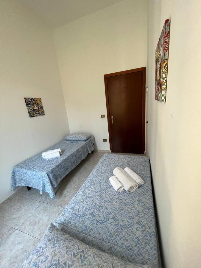 Al Cortile Di Maqueda Apartment ปาแลร์โม ภายนอก รูปภาพ