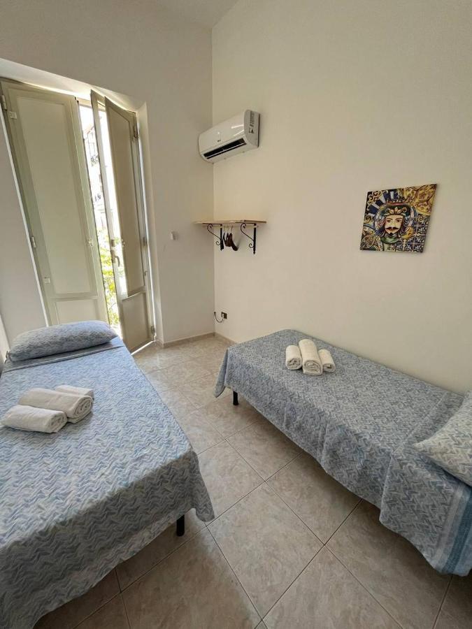 Al Cortile Di Maqueda Apartment ปาแลร์โม ภายนอก รูปภาพ